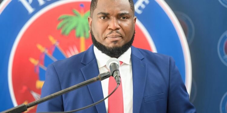Haiti: Immigration director and nine officials detained in fake passport investigation
