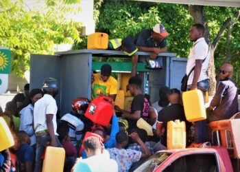 Fuel: Consumers panic as government denies shortage and cracks down on black market