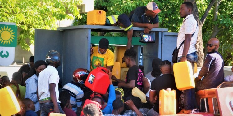 Fuel: Consumers panic as government denies shortage and cracks down on black market