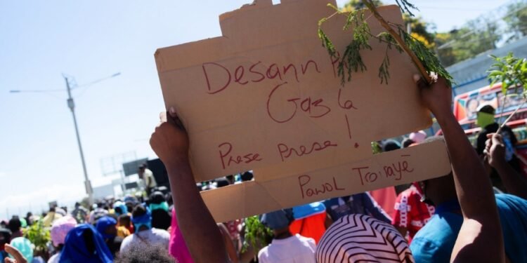 SONAPI: workers denounce fuel price hike and demand 3,000 gourdes minimum wage