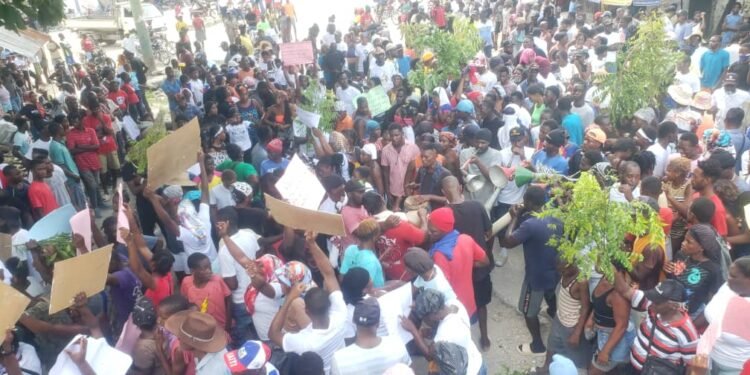 Mass protests erupt in Verrettes as Artibonite residents demand immediate anti-gang operations 1 Mass protests erupt in Verrettes as Artibonite residents demand immediate anti-gang operations